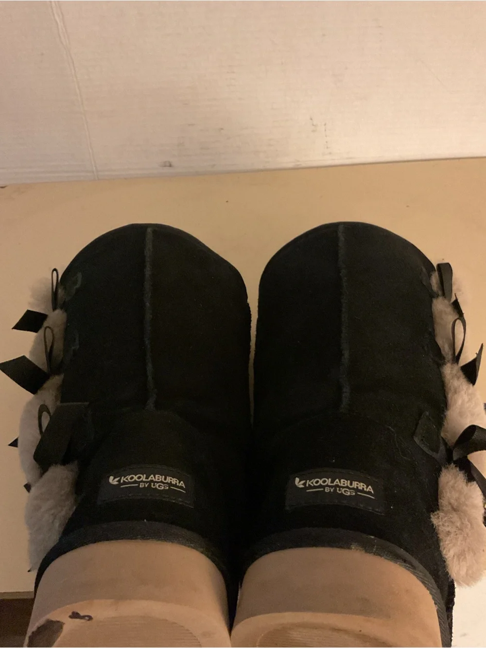 Koolaburra by Ugg women black suede sheepskin Victoria boots US 10